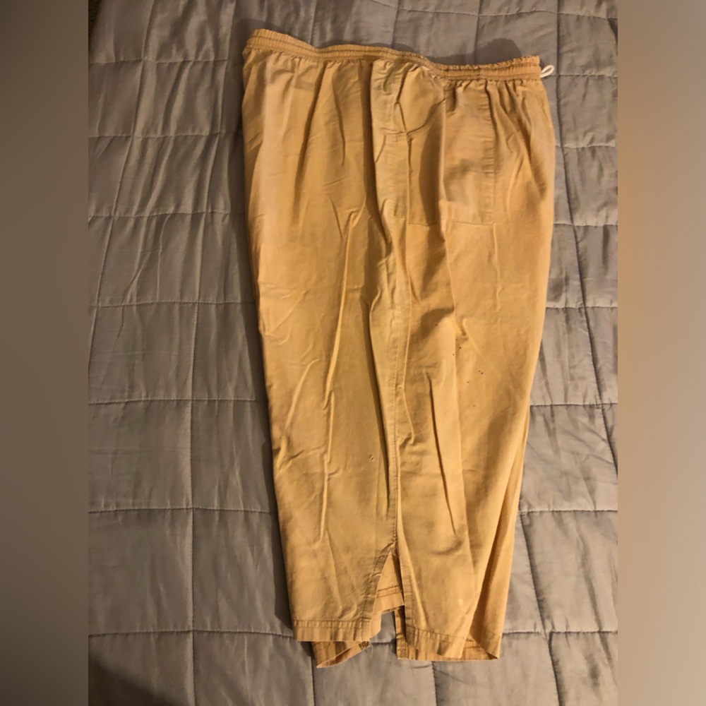 Ladies capris. - Picture 3 of 4